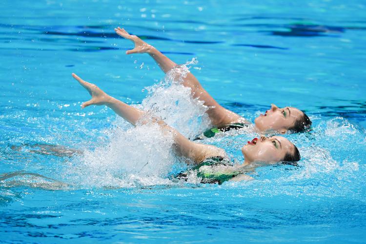 直播:花样游泳双人自由自选决赛